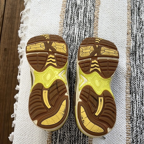 Vionic 23Walk Walker Suede Sneakers. Women’s Size 8. - Picture 8 of 10